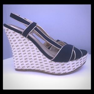 Super cute Lilly Pulitzer wedges